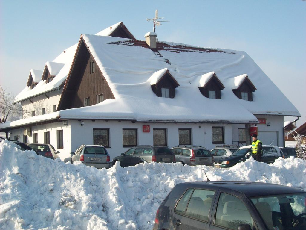 Hotel U Lip Trojanovice Френштат-под-Радгоштєм Екстер'єр фото