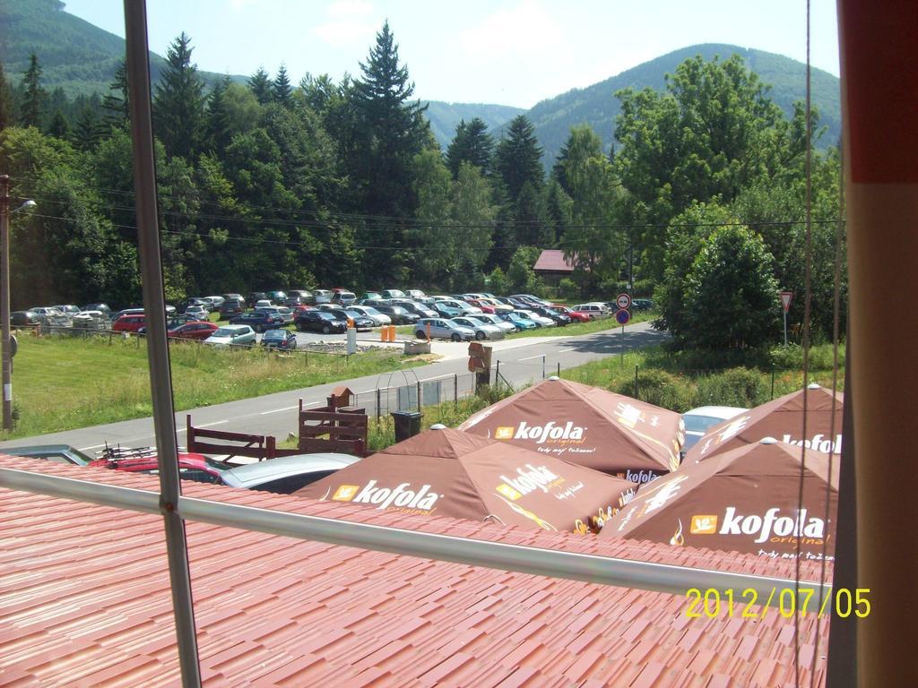 Hotel U Lip Trojanovice Френштат-под-Радгоштєм Екстер'єр фото